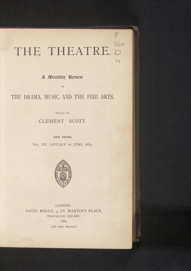 Deckblatt eines aufgeschlagenen Buches mit dem Titel "The Theatre: A Monthly Review of the Drama, Music, and the Fine Arts" mit einer Seite mit Text und einem Logo.