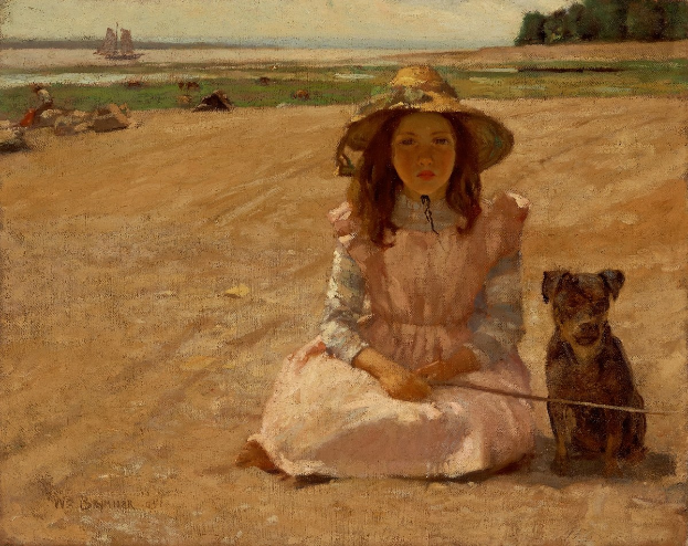 Ein junges Mädchen in einem Hut sitzt am Strand und hält einen Stock, mit ihrem Hund in der Nähe, während ein Boot auf dem Wasser hinter Bäumen unter einem bewölkten Himmel schwimmt, mit Text am unteren Rand.