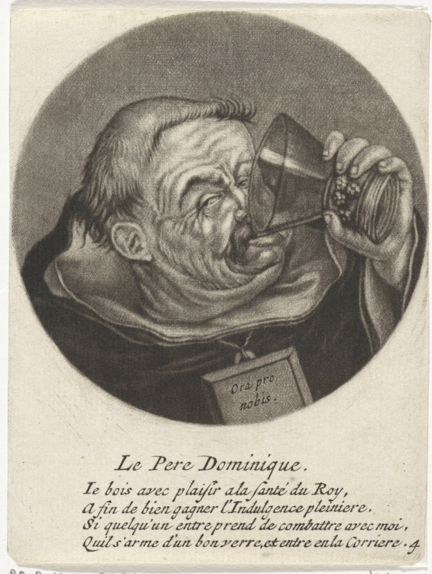 Alter Mann mit kurzen dunklen Haaren, ernster Gesichtsausdruck und geschlossenen Augen, der aus einem Glas trinkt, das er in seiner rechten Hand hält, trägt einfache, schlichte Kleidung.