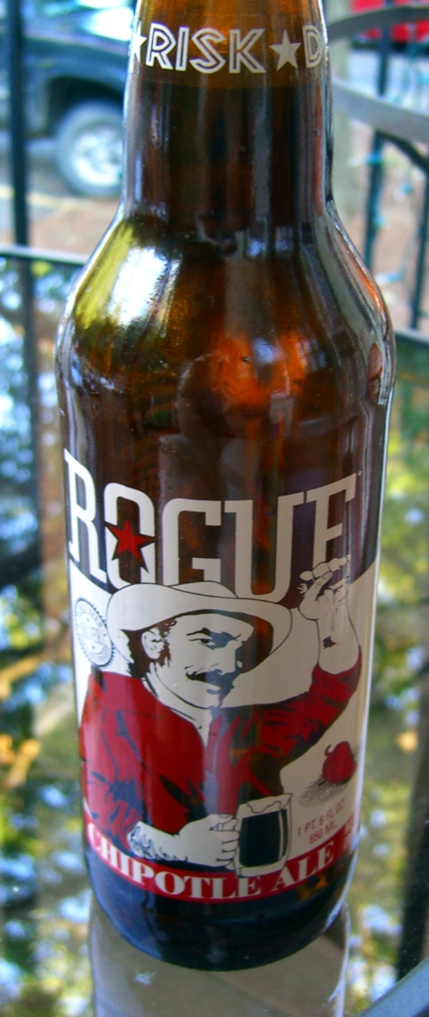 Eine Flasche kühles Getränk mit dem Wort "RISIKO" darauf, das ein Bild eines Mannes in rotem Hemd und Hut zeigt.