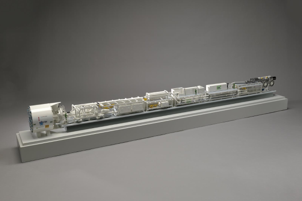 Ein detailliertes Modell eines Wasserstoff-Brennstoffzellensystems, das miteinander verbundene Komponenten wie einen Kraftstofftank, Filter und Injektor auf einer wei%C3%9Fen Oberfl%C3%A4che zeigt.