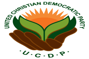 Logo der Vereinigte Christdemokratische Partei (UCDP) mit einer Hand, die eine leuchtend gelbe Blume mit einem grünen Stiel und Blättern hält, zentriert innerhalb eines blauen und gelben Kreises auf einem weißen Hintergrund, mit dem Text "UCDP" in fetter schwarzer Schrift darunter.