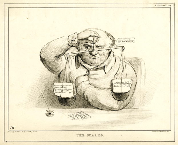 Ein Mann in einem Anzug sitzt an einem Tisch mit einer Waage der Gerechtigkeit vor sich und sieht konzentriert auf Dokumente.