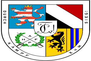 Das Stadtwappen von Stuttgart zeigt zwei Löwen, die ein Schild mit einer Krone flankieren, ein Banner mit 'Stuttgart' in der Mitte, einen Lorbeerkranz um das Schild und ein rotes und weißes Karomuster oben.