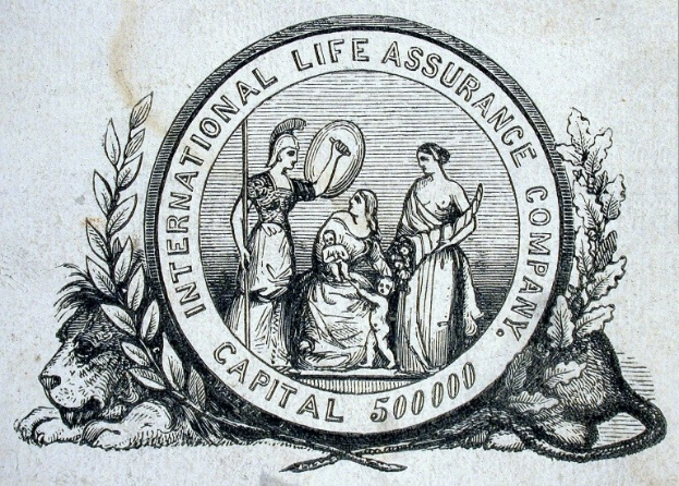 Schwarze und weiße Zeichnung des Logos der International Life Assurance Company, das Menschen mit Gegenständen zeigt, umgeben von Blättern und Text auf einem Blatt Papier.