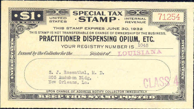 Schwarzer Hintergrund mit einem Steuerzeichen, das "Practitioner Dispensing Opium, Inc." lautet