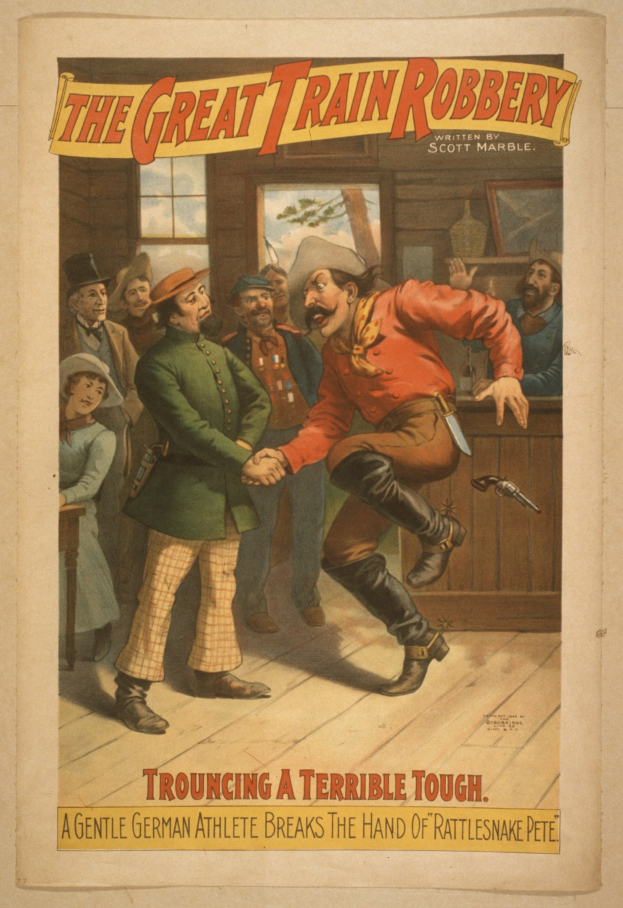 Ein Plakat zeigt eine Gruppe von Menschen auf einem Boden, wobei einer eine Waffe hält, ein Fenster und eine Wand im Hintergrund und den Text "Der große Zugraub - Trouching ein Schreckliches Tough" oben und unten.